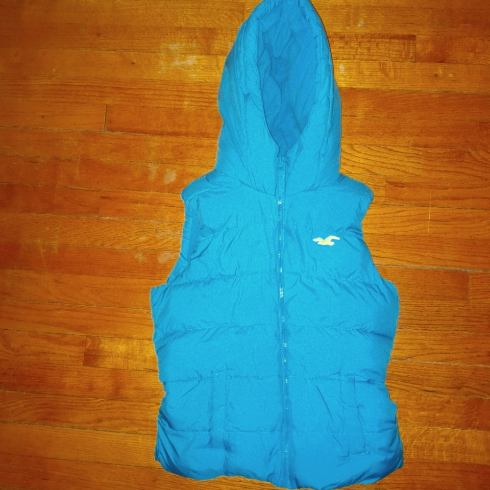 Hollister Hooded Puffer Vest - Picture 2 of 5